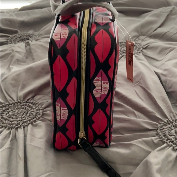 Victoria’s Secret cosmetic bag - Picture 3 of 7